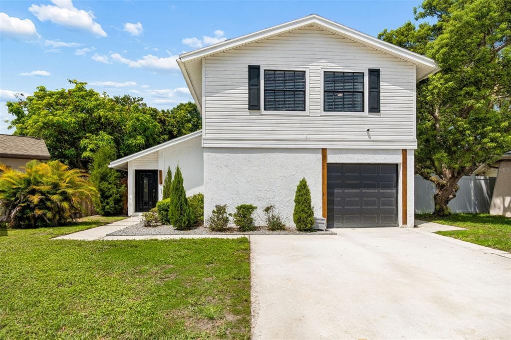 5114 STONEHAVEN COURT photo 1