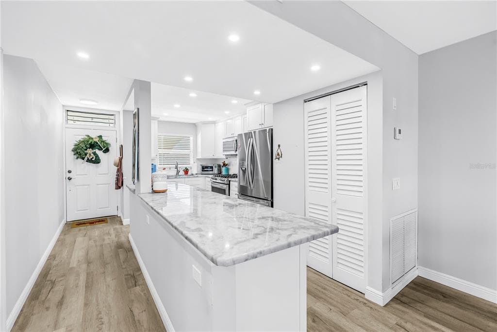 6020 SHORE BOULEVARD S 607 photo 25
