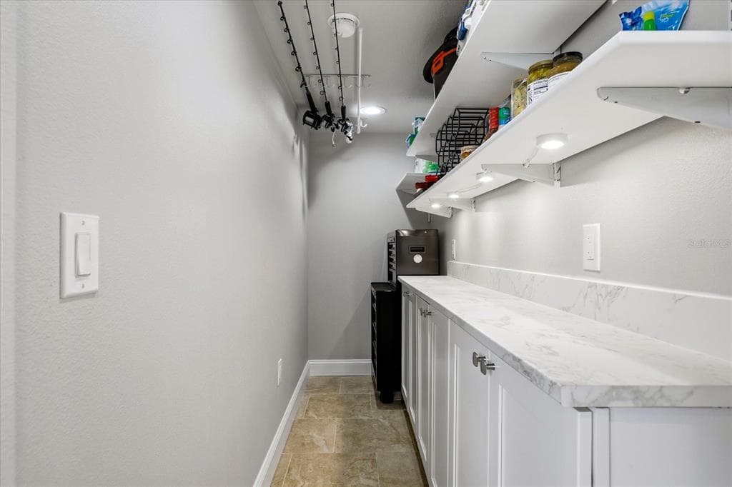 610 ISLAND WAY 201 photo 10