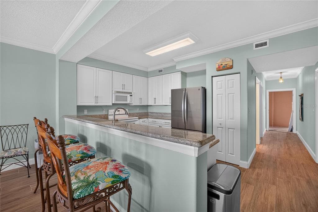 60 SURFVIEW DRIVE 206 photo 9