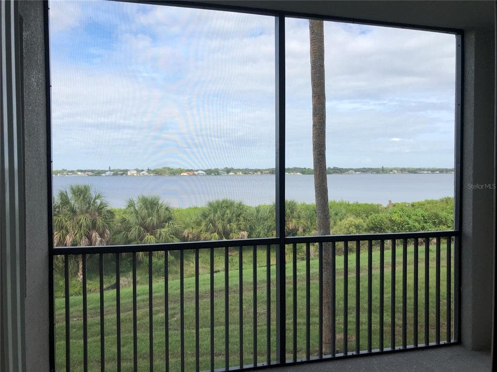 1010 TIDEWATER SHORES LOOP 206 photo 5