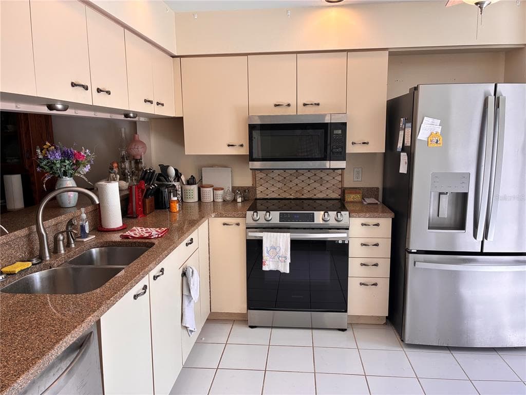 4521 KINGSMERE 6 photo 16