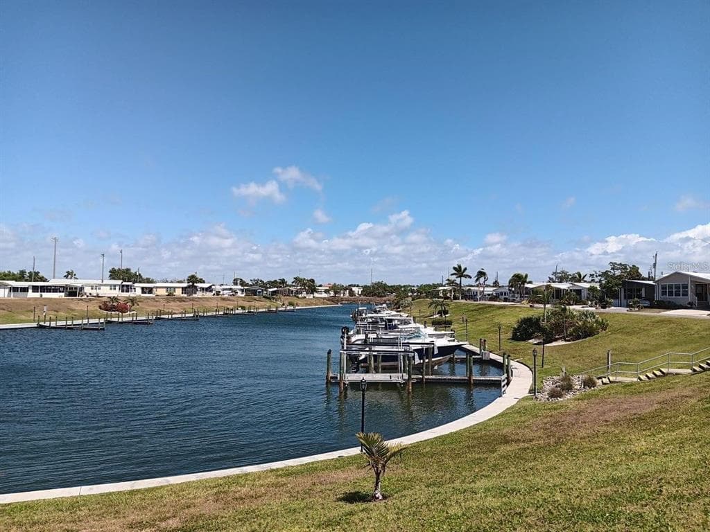 805 S WATERWAY photo 19