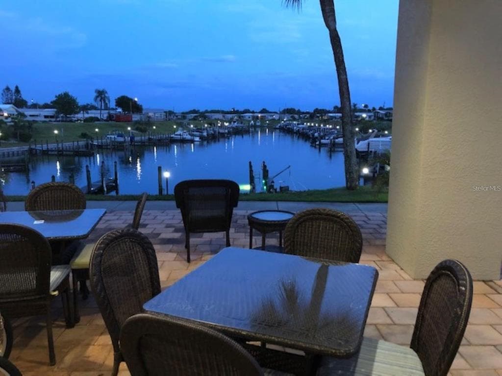 805 S WATERWAY photo 21