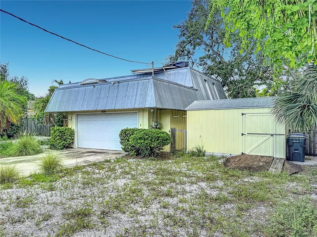 3511 NORTH CIR photo 20