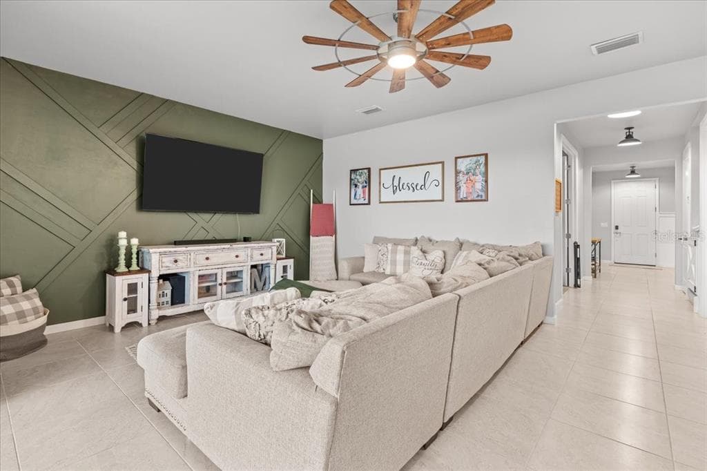 2596 BUCKTHORN LOOP photo 18