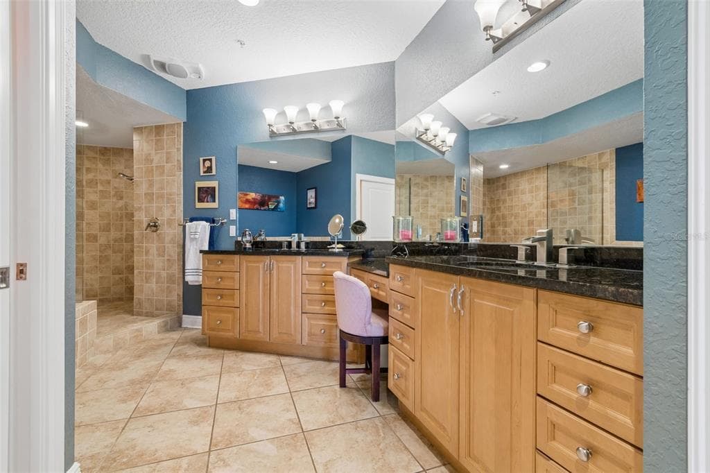 1038 BELLASOL WAY 403 photo 18