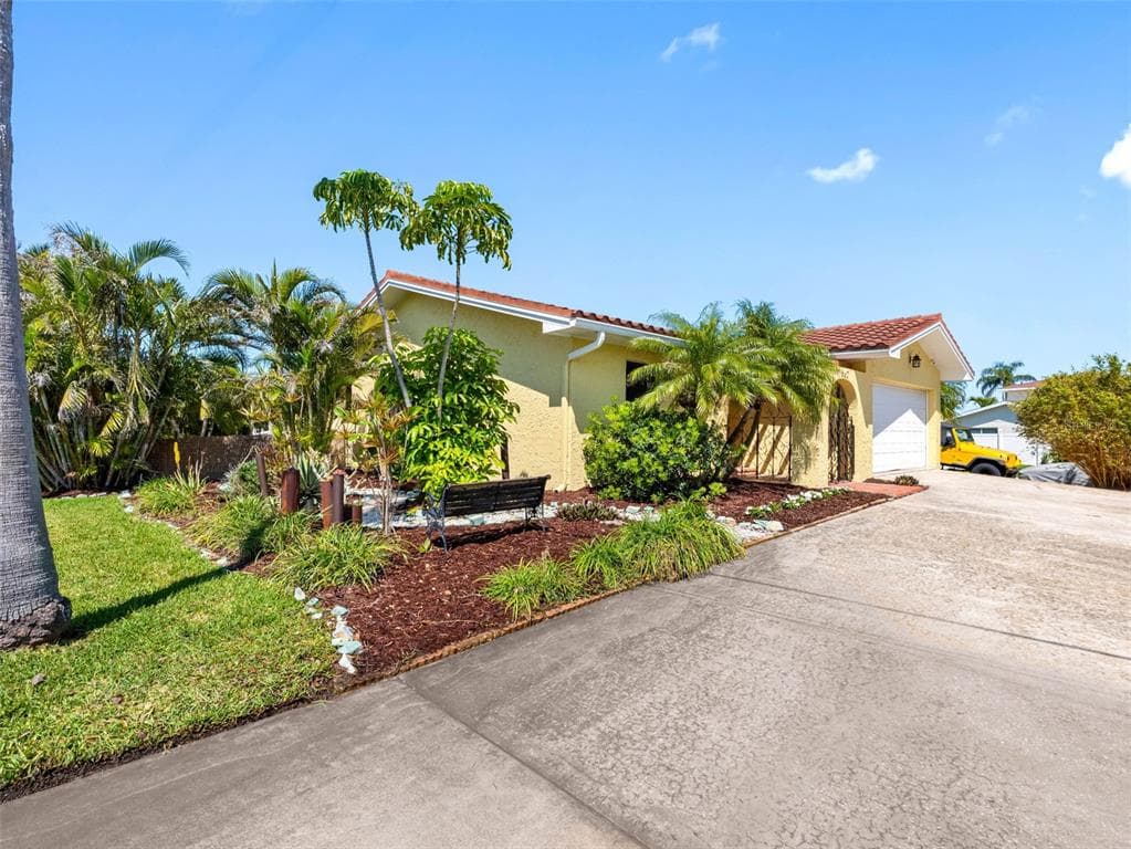 562 JOHNS PASS AVENUE photo 6