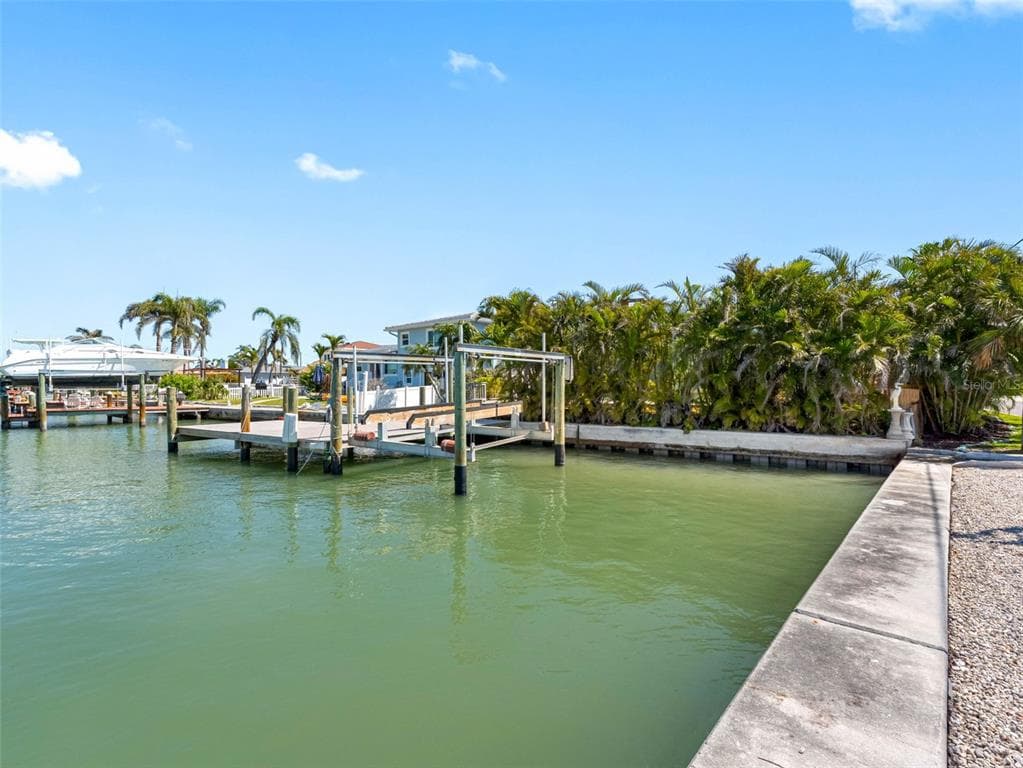562 JOHNS PASS AVENUE photo 8