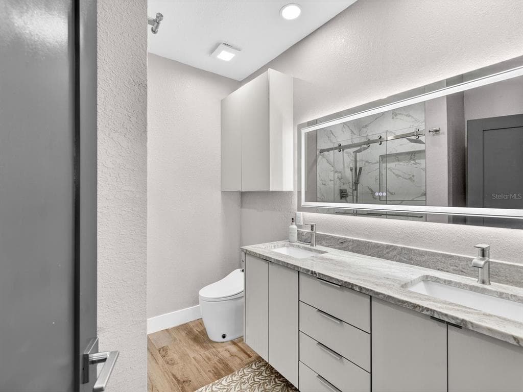 5000 CULBREATH KEY WAY 9-116 photo 21
