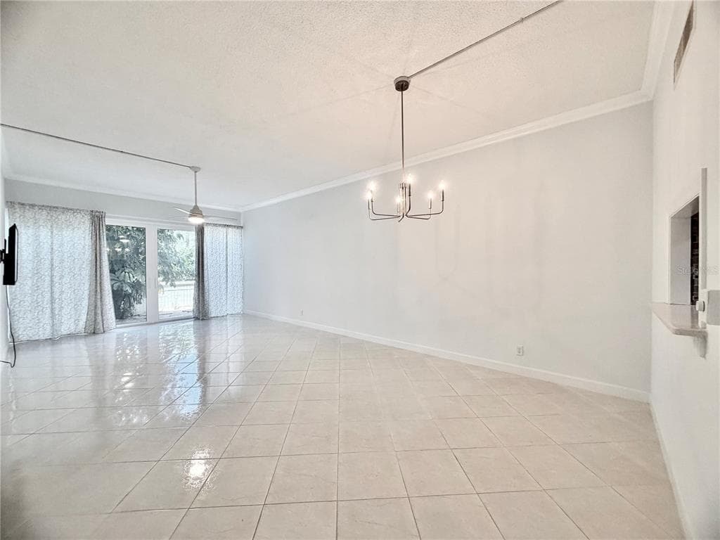 7400 SUN ISLAND DRIVE S 111 photo 12