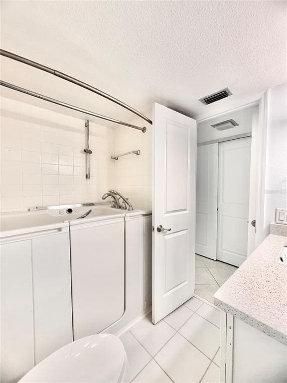 7400 SUN ISLAND DRIVE S 111 photo 24
