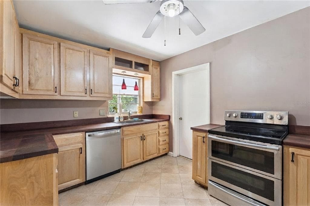 1003 LAKE BELL DRIVE photo 8