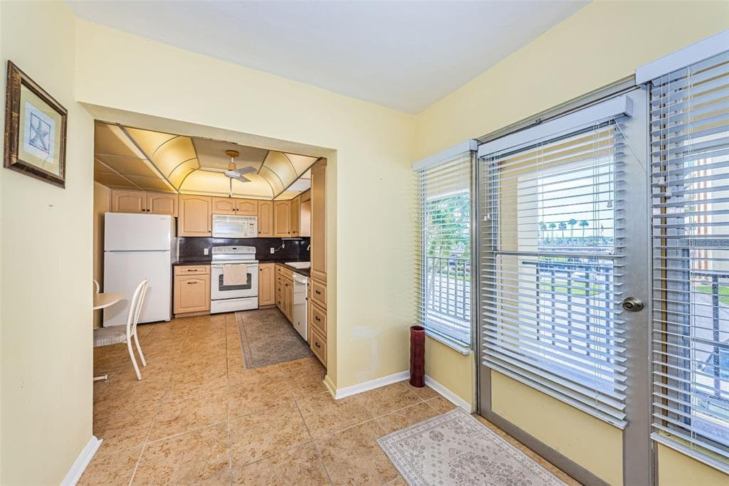 4700 COVE CIRCLE 208 photo 8