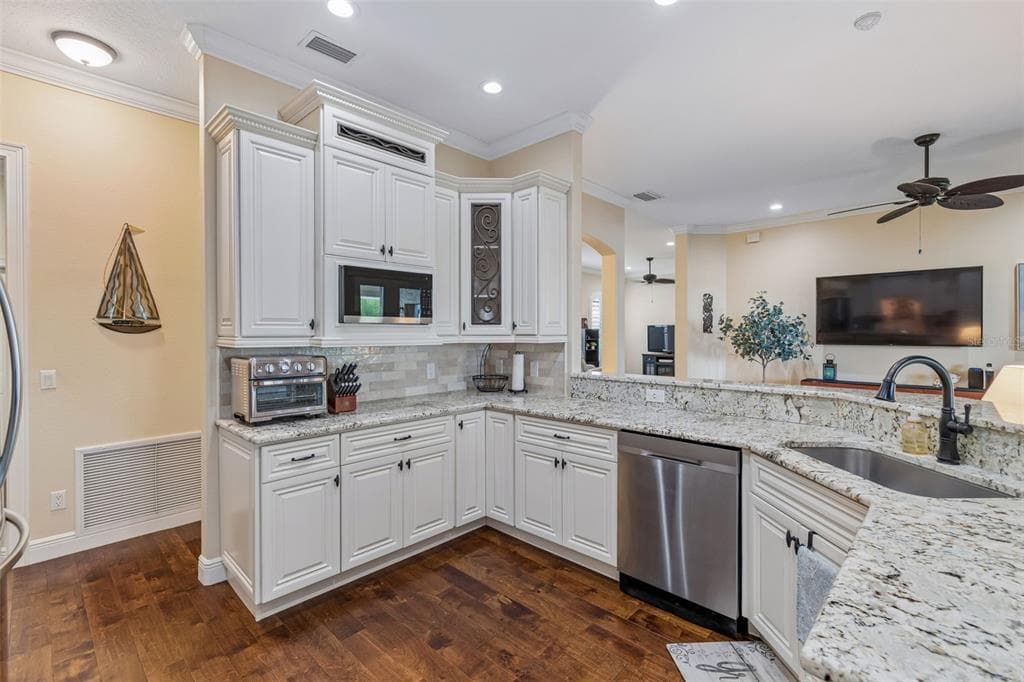 10035 REMINGTON DRIVE photo 12