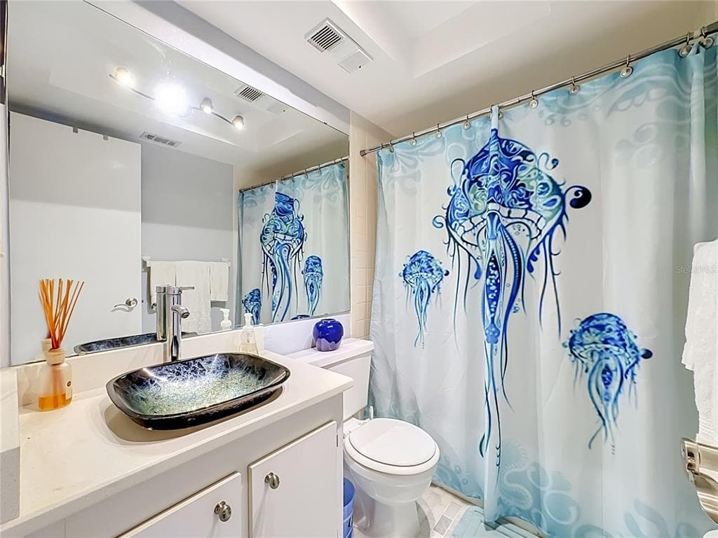 425 30TH AVENUE W C212 photo 18