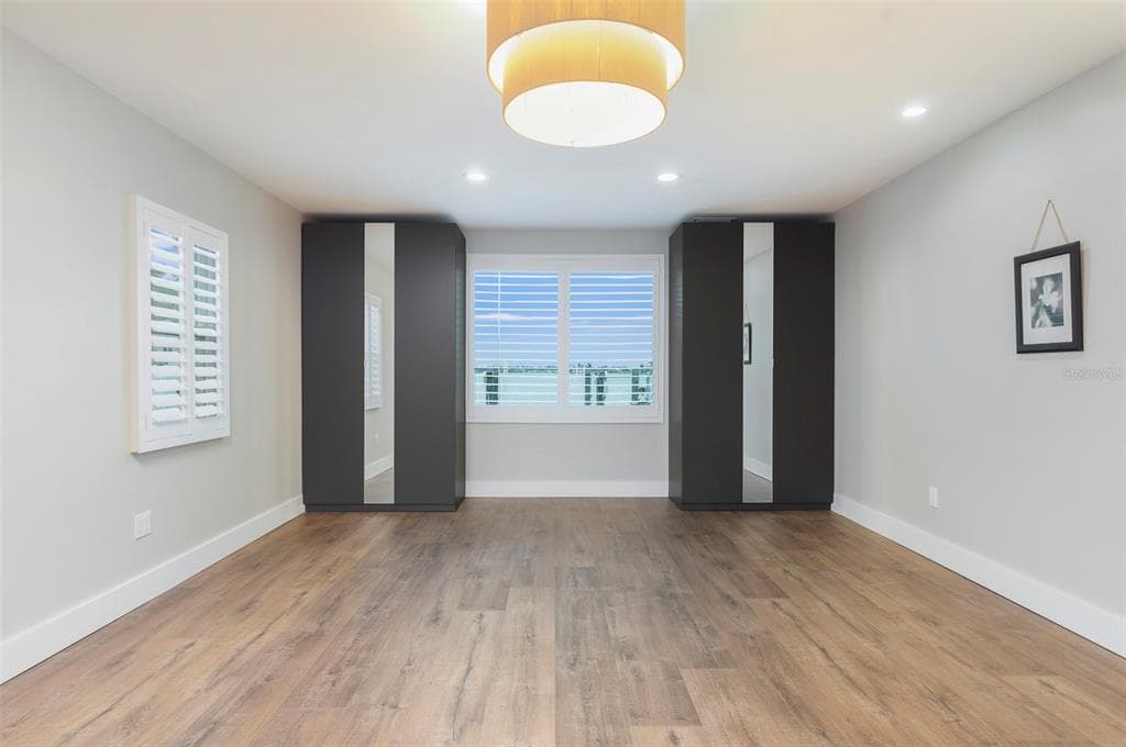 303 BATH CLUB BOULEVARD N photo 15