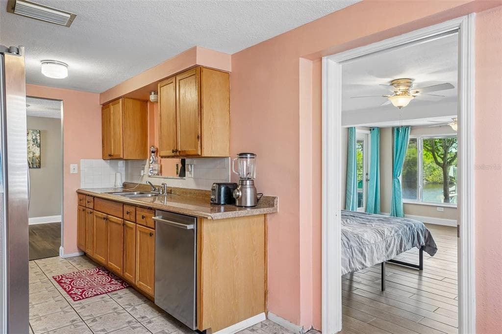 1133 GRAND BOULEVARD photo 8