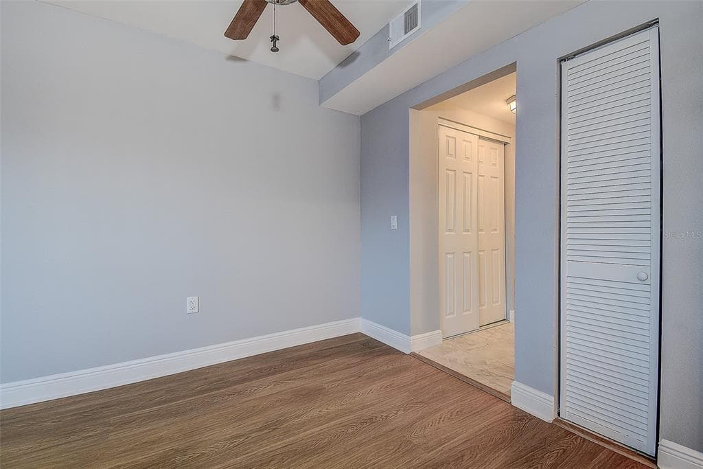 1819 SHORE DRIVE S 110 photo 13