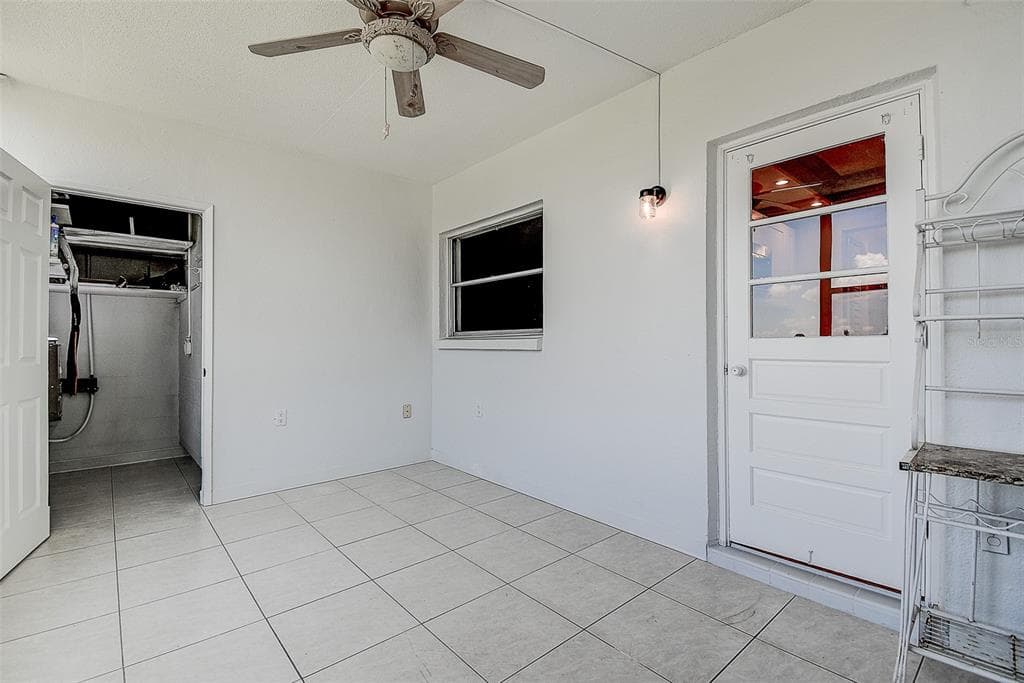 1819 SHORE DRIVE S 110 photo 22