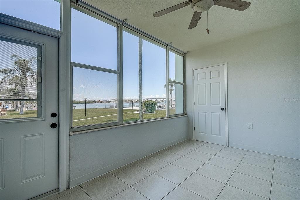 1819 SHORE DRIVE S 110 photo 18