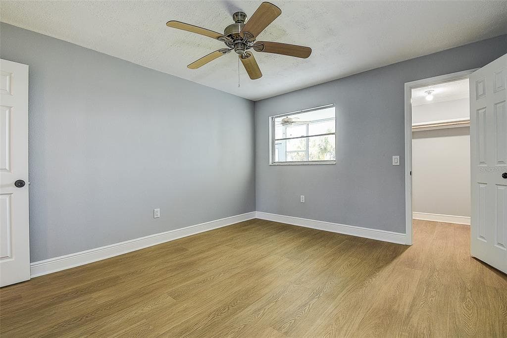 1819 SHORE DRIVE S 110 photo 25