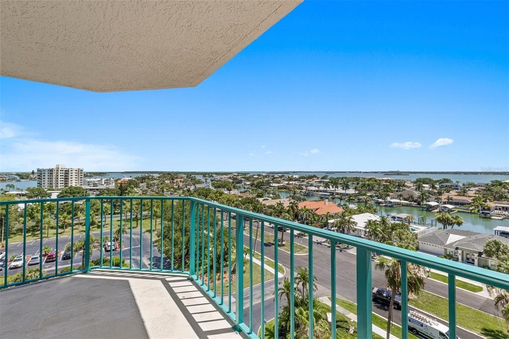 670 ISLAND WAY 800 photo 14