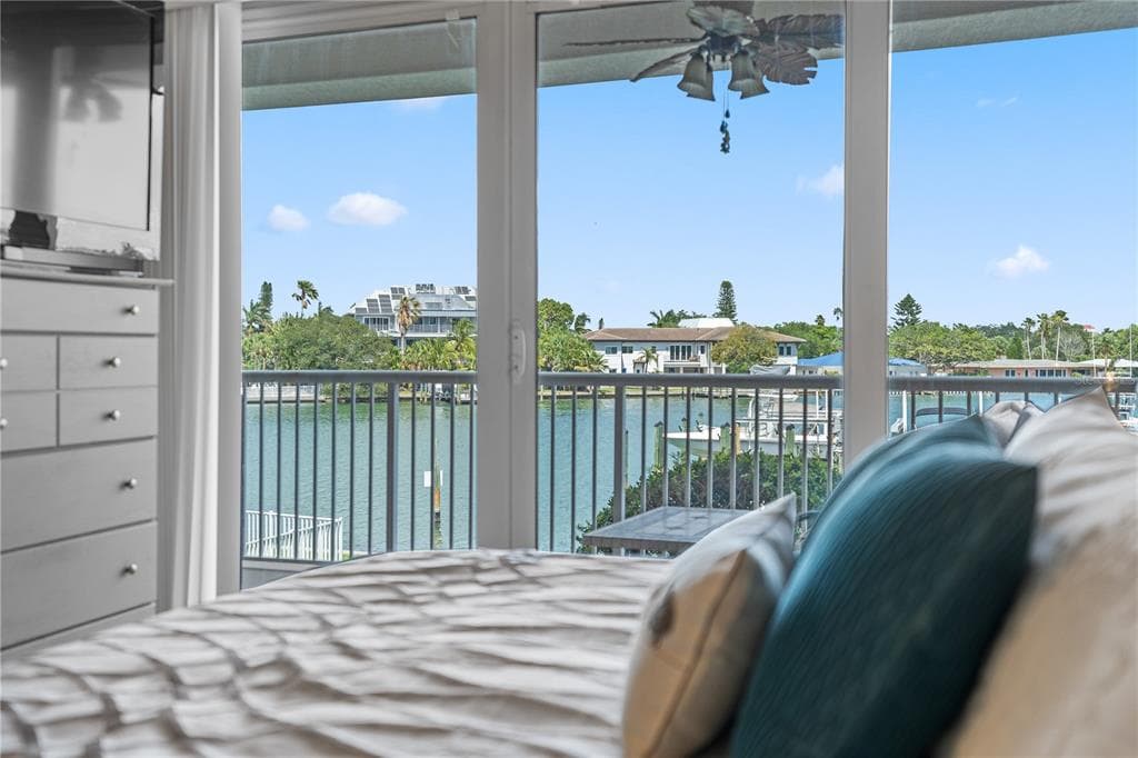 3805 GULF BOULEVARD 203 photo 21