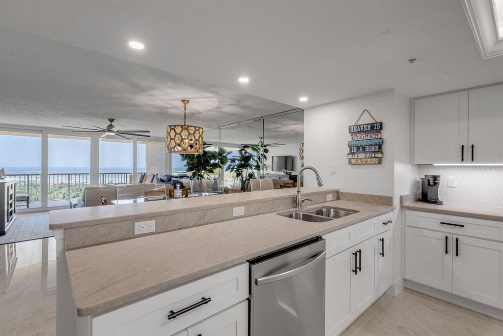 257 MINORCA BEACH WAY 506 photo 9