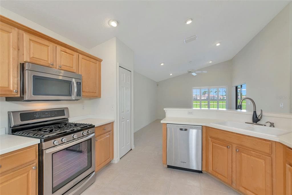5133 FLAGSTONE DRIVE photo 7