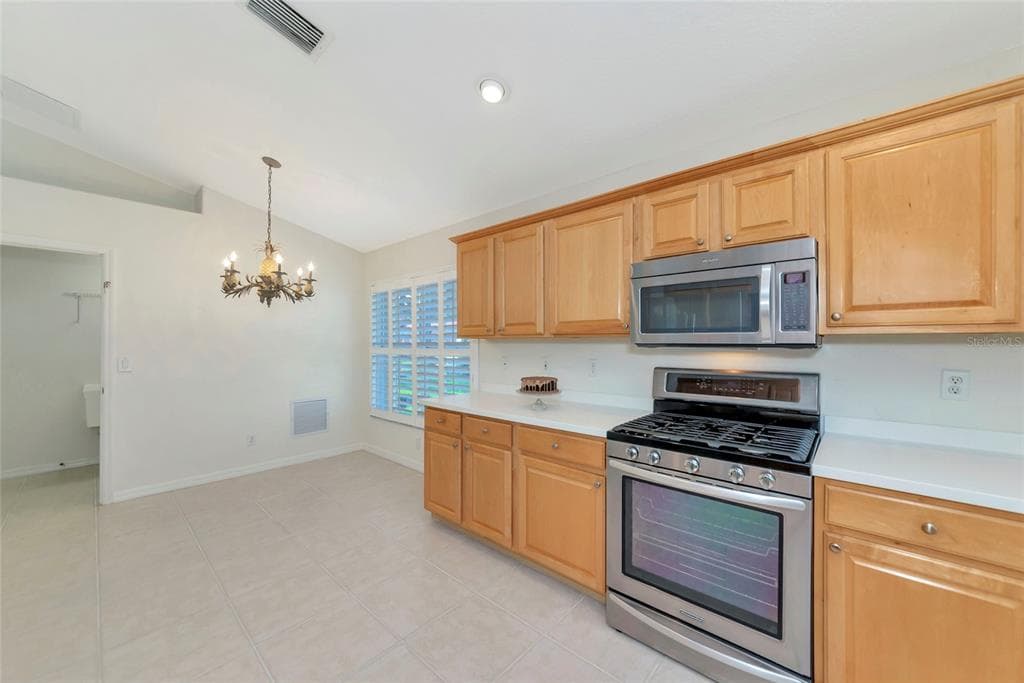 5133 FLAGSTONE DRIVE photo 10