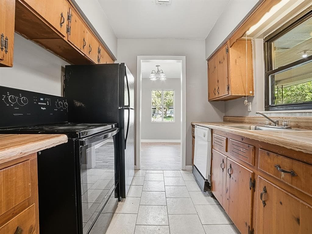 404 LOUIS STREET photo 11