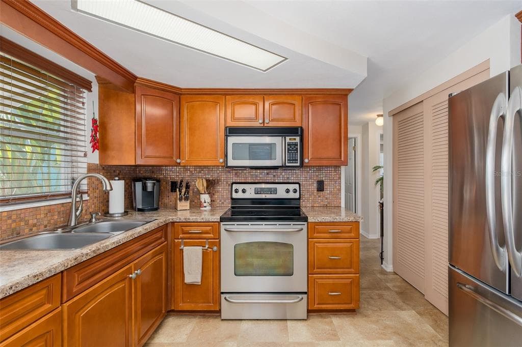 3318 PINEVIEW DRIVE photo 21