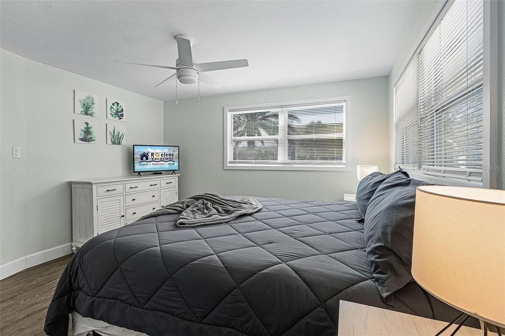 6020 MIDNIGHT PASS ROAD 49 photo 17