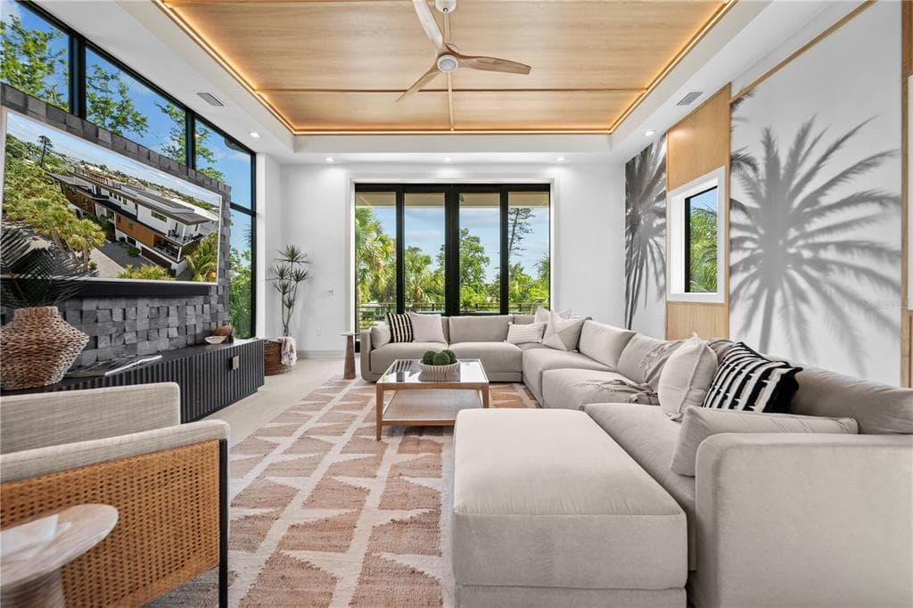 411 PALM AVENUE photo 10