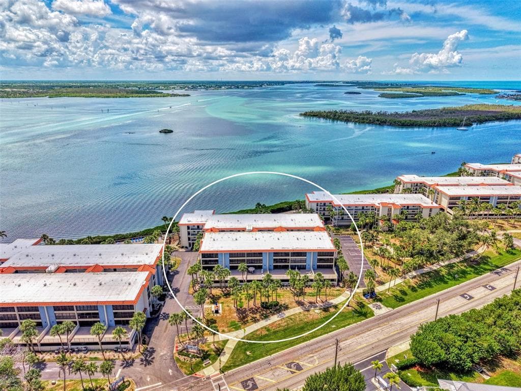 1551 BEACH ROAD 309 photo 6