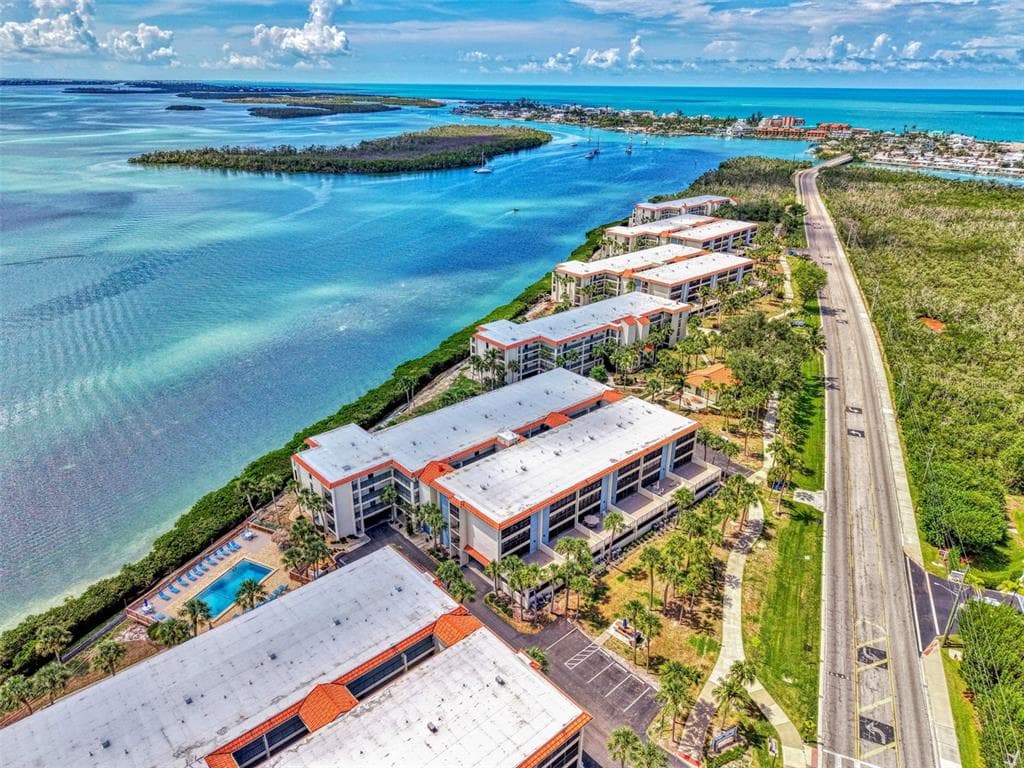 1551 BEACH ROAD 309 photo 8