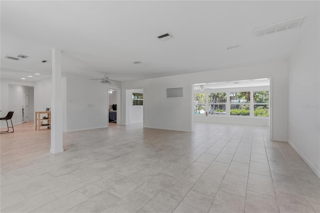 404 LAUREL LANE photo 6
