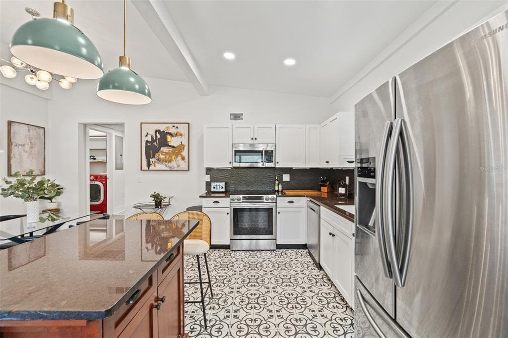 308 E HOLLYWOOD STREET photo 13
