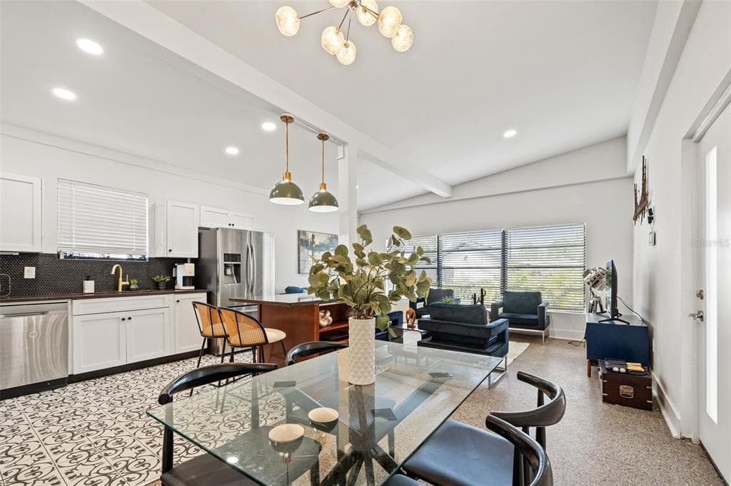 308 E HOLLYWOOD STREET photo 12