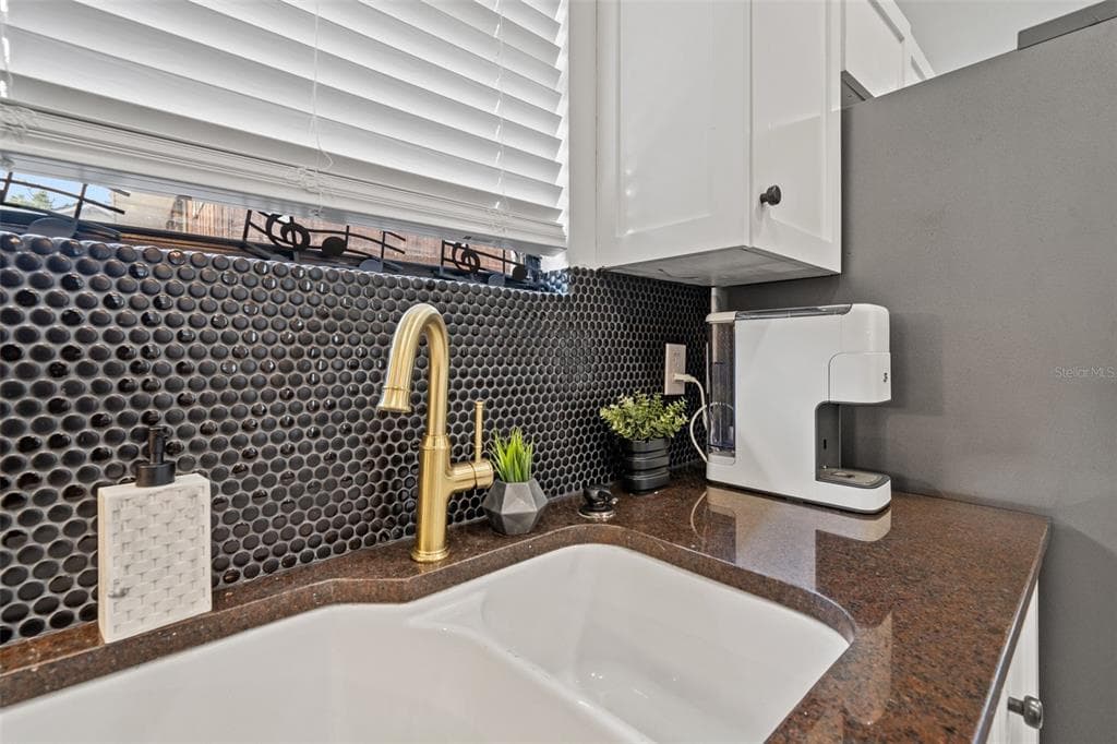 308 E HOLLYWOOD STREET photo 20