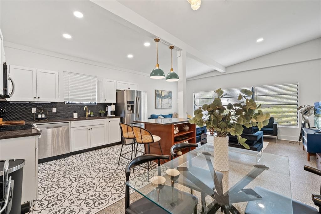 308 E HOLLYWOOD STREET photo 14