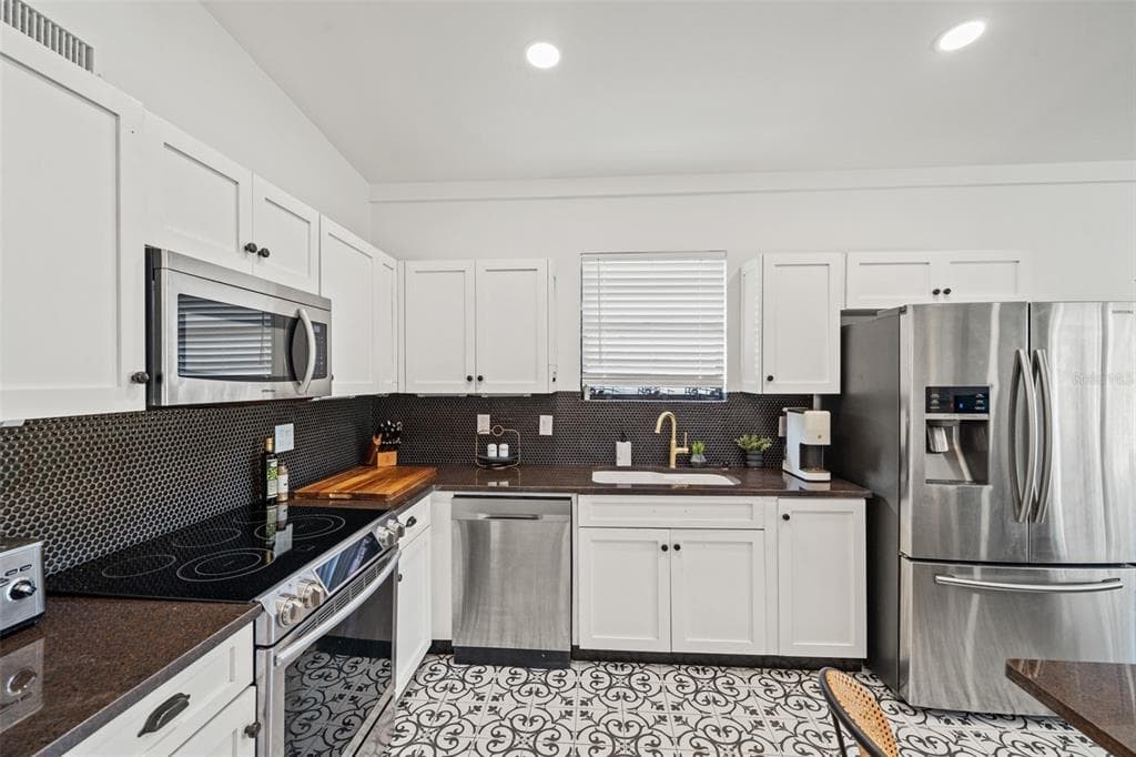 308 E HOLLYWOOD STREET photo 18