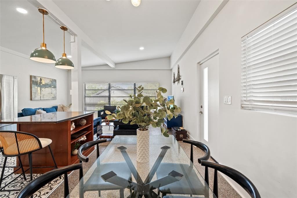 308 E HOLLYWOOD STREET photo 15