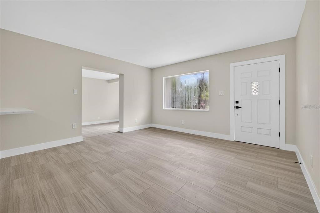 413 COUNTRY CLUB DRIVE photo 2