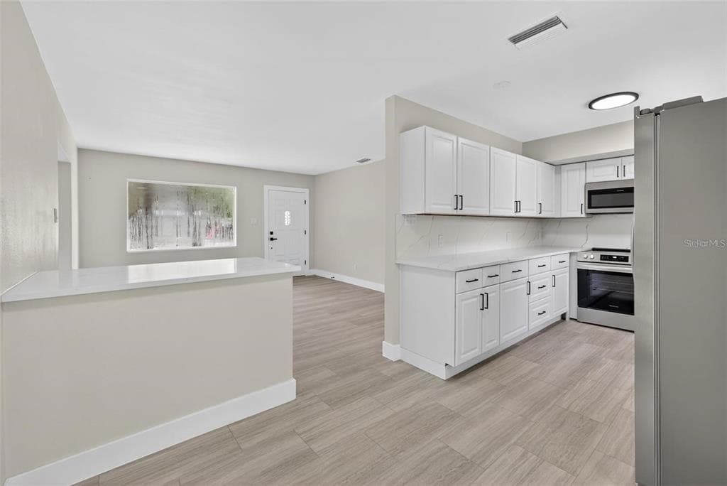 413 COUNTRY CLUB DRIVE photo 5
