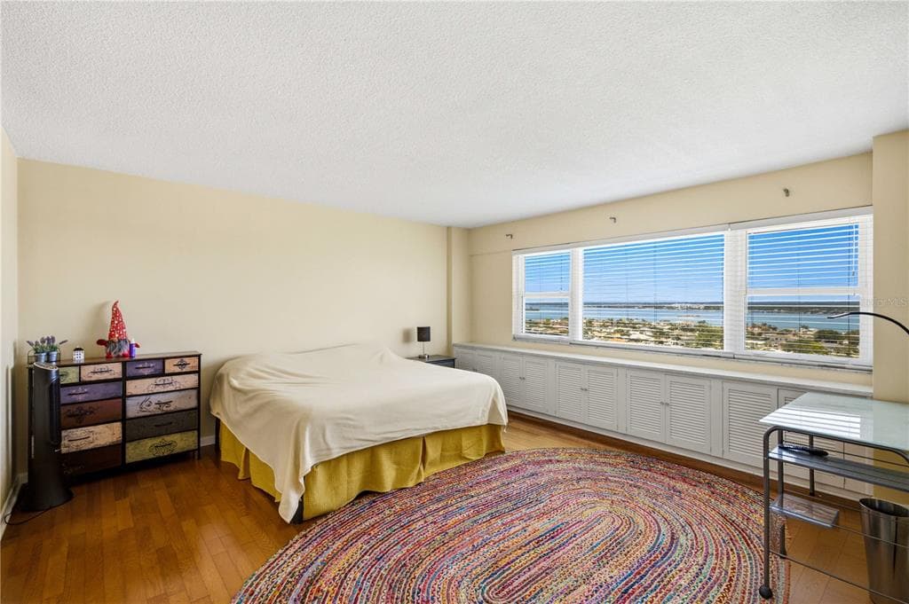 31 ISLAND WAY 1404 photo 17