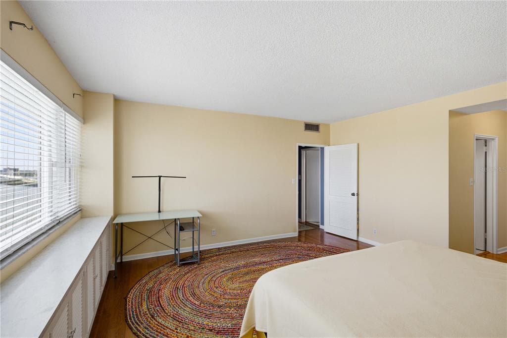 31 ISLAND WAY 1404 photo 18