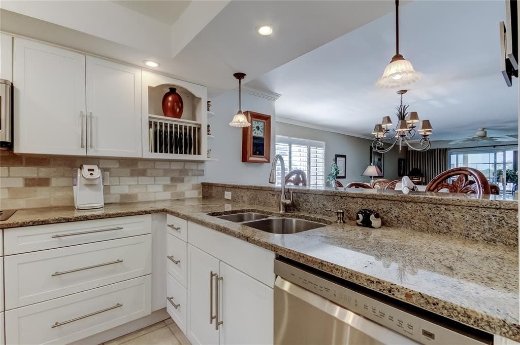 9450 HARBOR GREENS WAY 301 photo 12