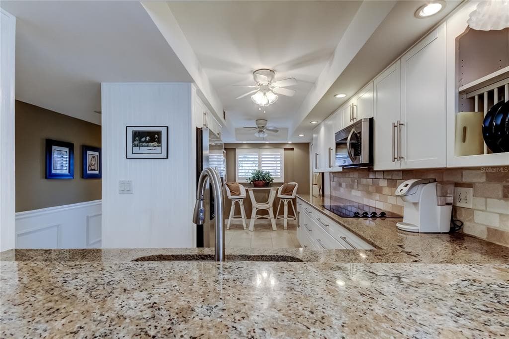 9450 HARBOR GREENS WAY 301 photo 15